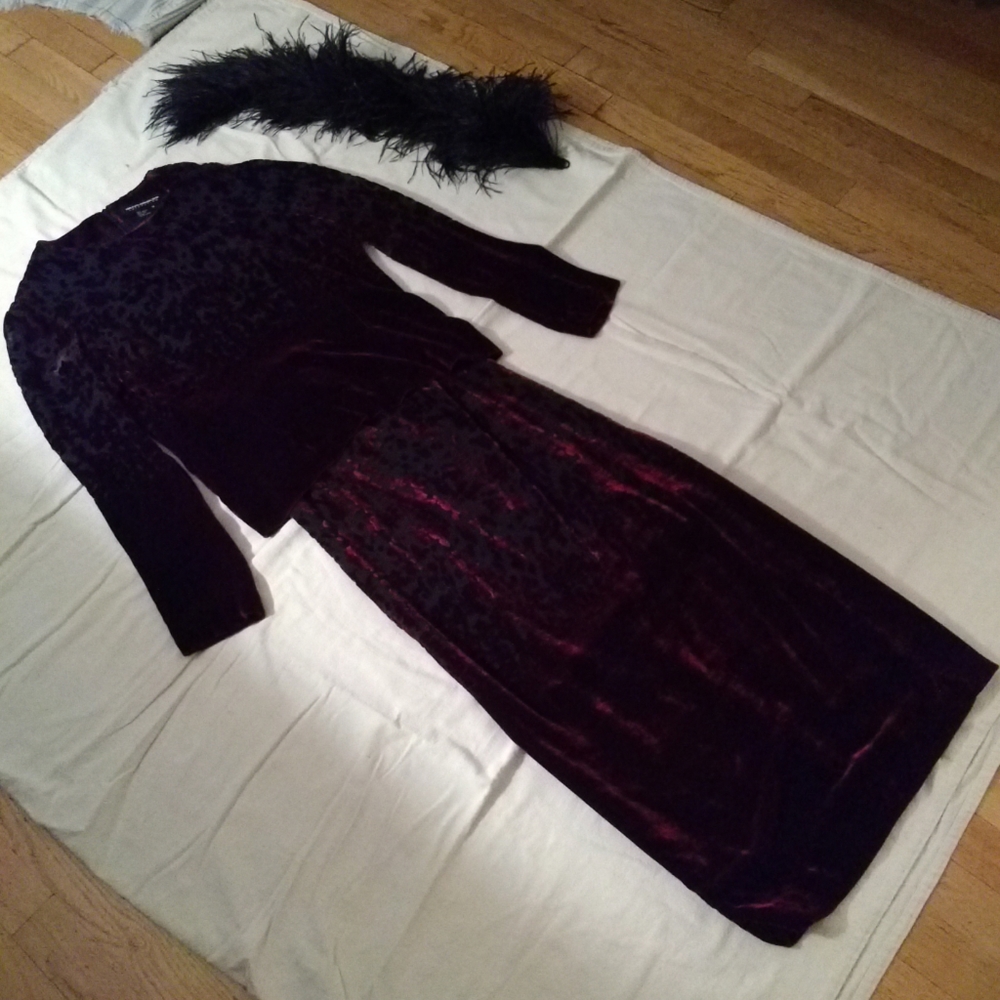 GRUPPO AMERICANO DARK RED VELVET BURNOUT GOWN